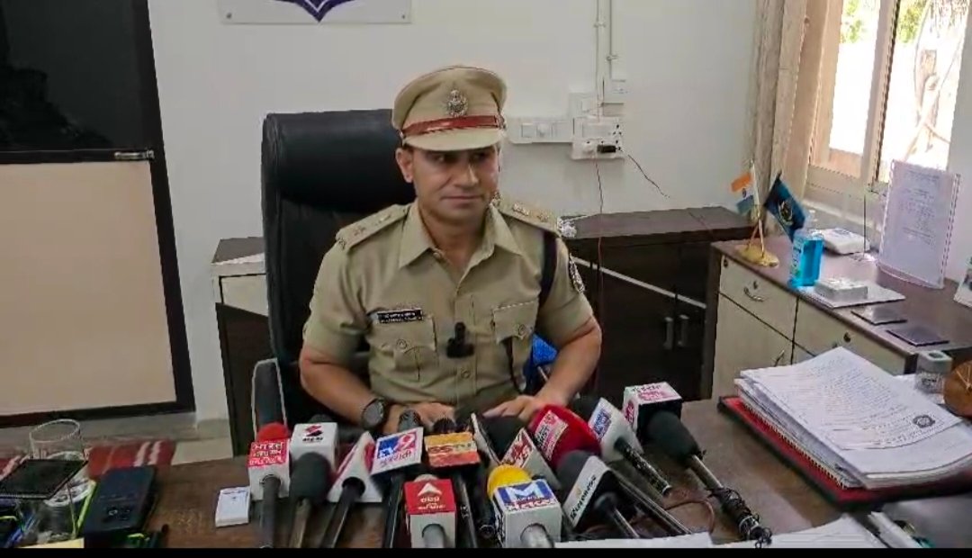वलसाड पुलिस की बड़ी कामयाबी , फर्जी दस्तावेज बनाने वाले गिरोह को धर दबोचा , कार्यवाही जारी 2 IMG 20240323 000045