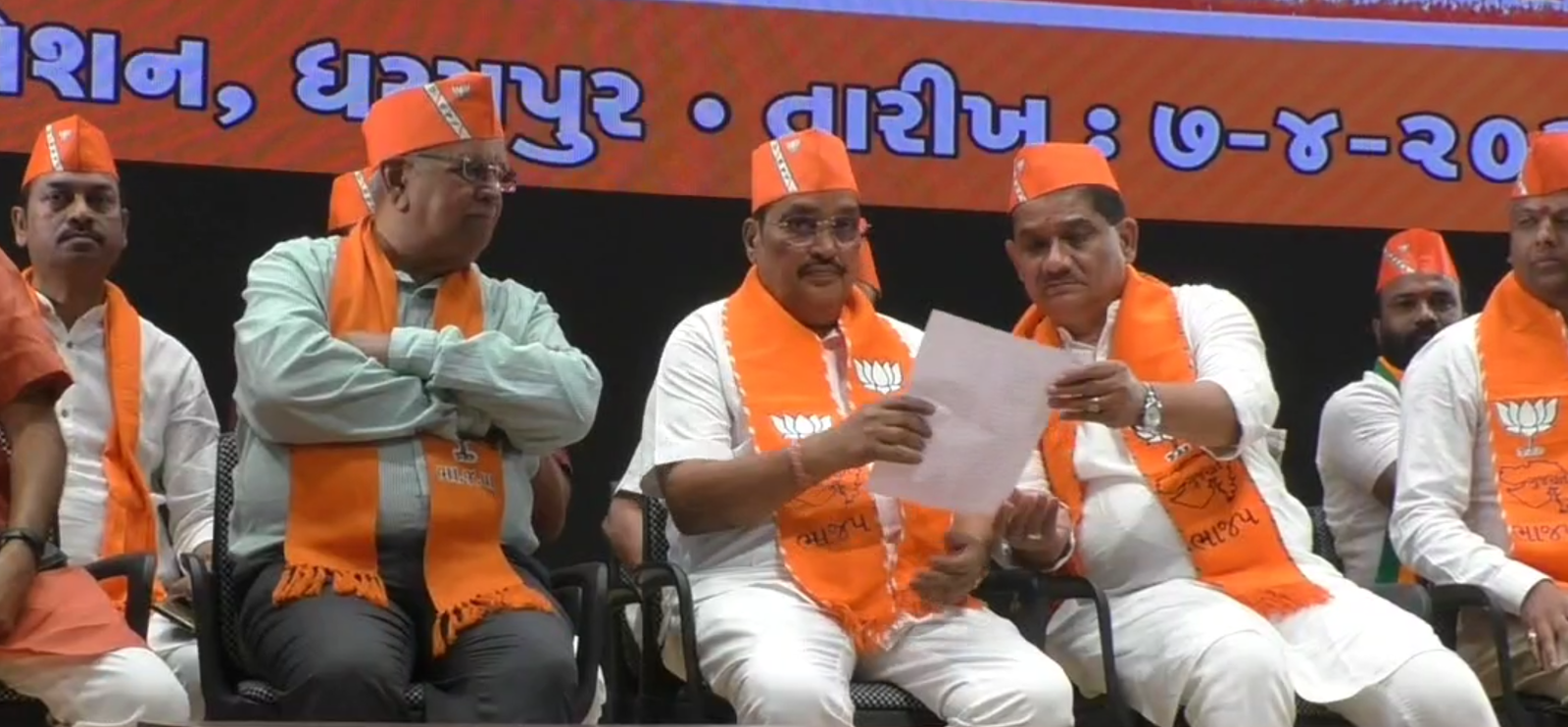 દેશના લોકોએ મોદી સાહેબને ફરી વડાપ્રધાન બનાવવા સંકલ્પ કર્યો છે - સી.આર.પાટીલ 5 Screenshot 2024 0407 163837