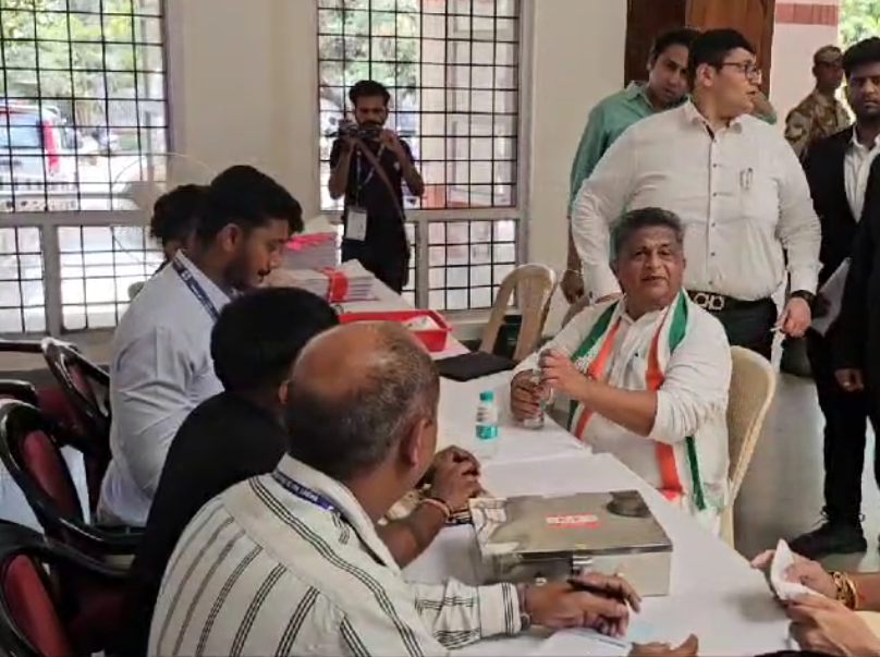 कांग्रेस प्रत्याशी केतन पटेल ने दमन से पर्चा भरा 2 Screenshot 2024 0419 205549