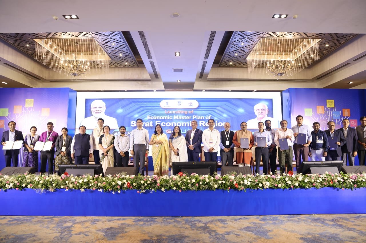 આર.કે.દેસાઈ મેમોરિયલ ટ્રસ્ટની સિદ્ધિ: *M.B.A* . કોર્ષ માટે MOU 2 IMG 20240921 WA0002