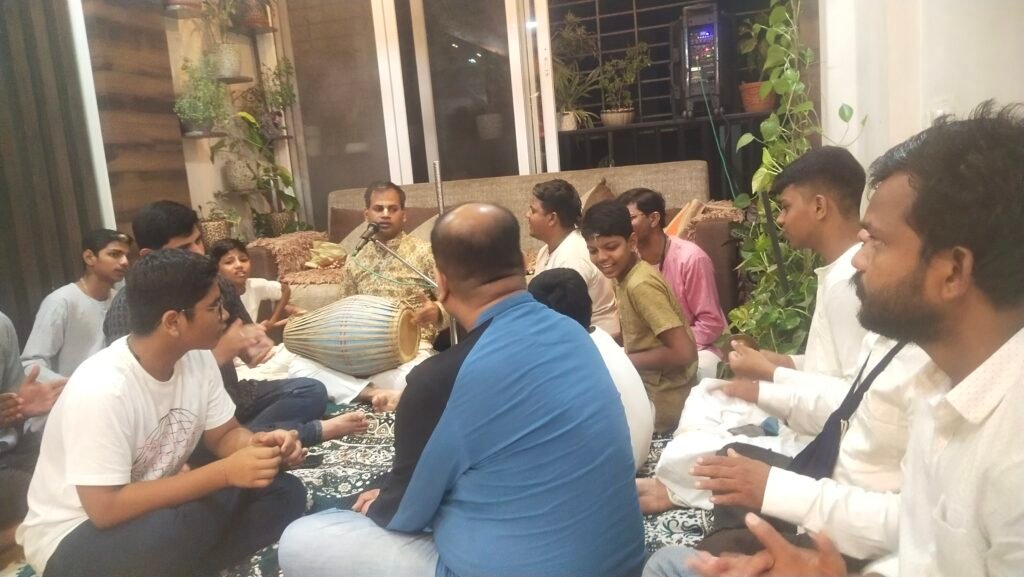 नव वर्ष आगमन पर गोवर्धन पूजा कर कीर्तन और प्रसादम का किया गया आयोजन 2 IMG 20241102 193638