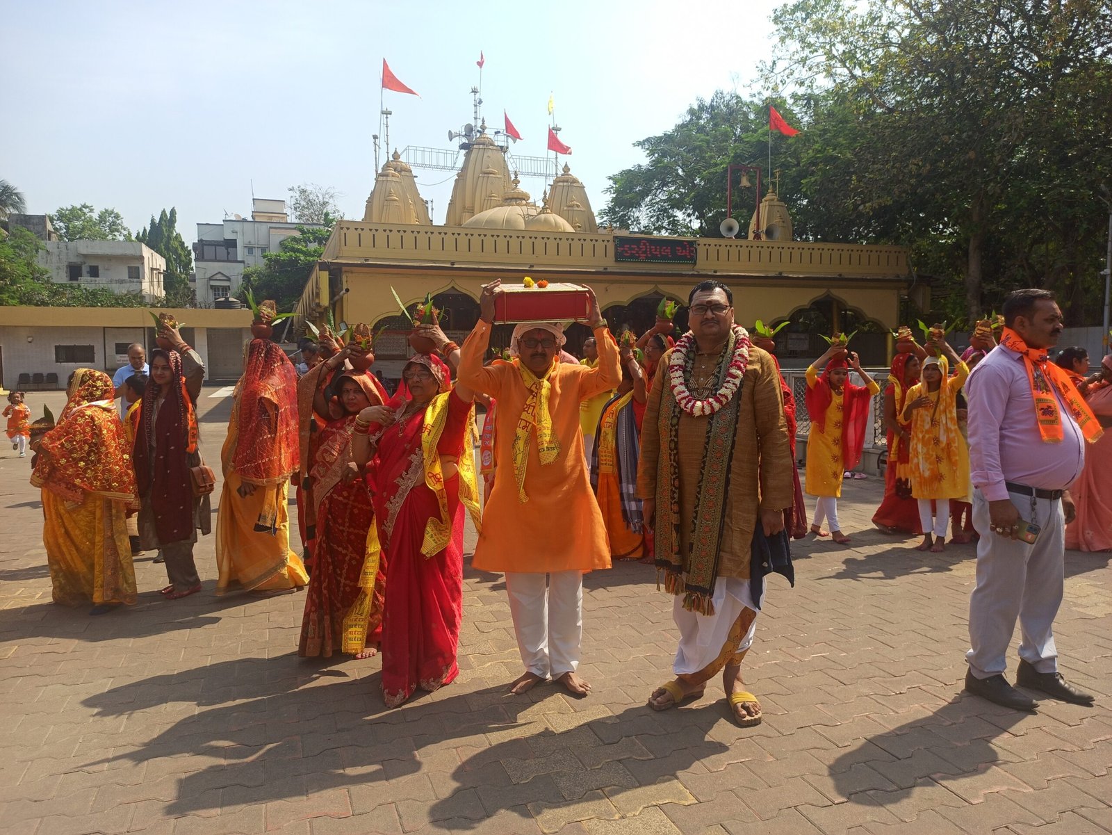 भव्य कलश यात्रा के साथ वापी में " गौसेवार्थ " निमित्त श्रीराम कथा का शुभारंभ* 3 IMG 20250316 105048 scaled
