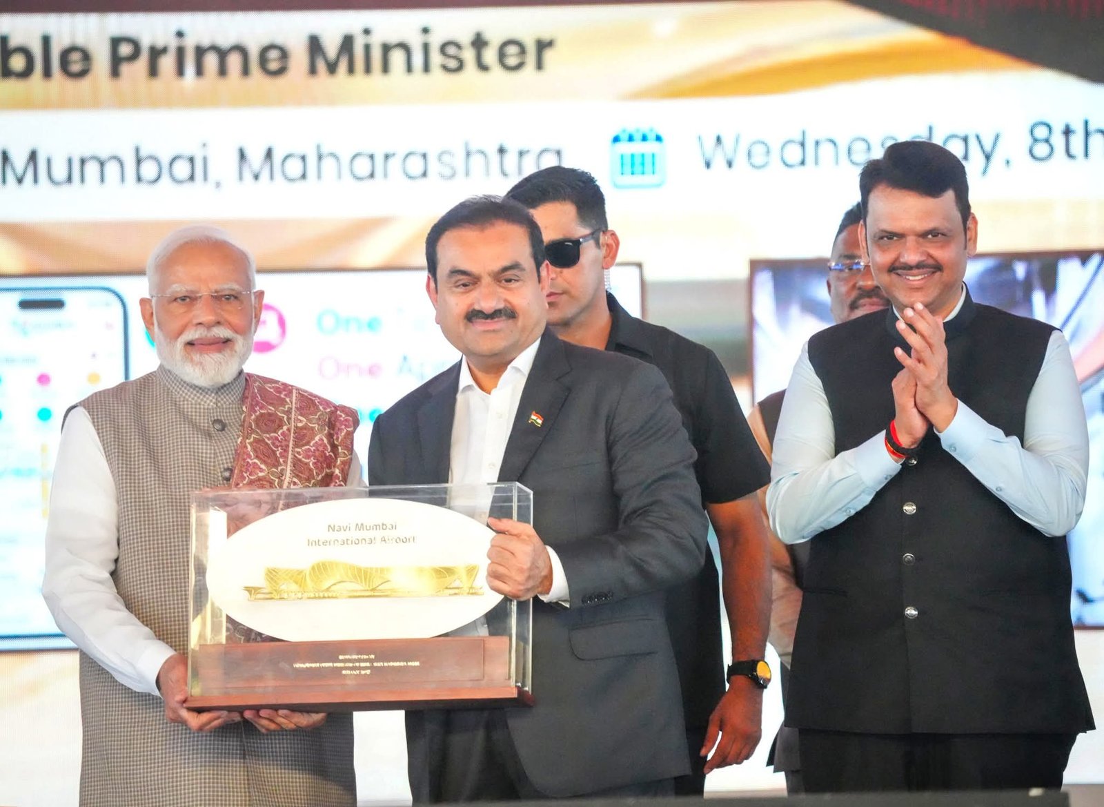 प्रधानमंत्री मोदी ने नवी मुंबई अंतरराष्ट्रीय हवाई अड्डे के पहले चरण का उद्घाटन किया 2 FB IMG 1759940834600