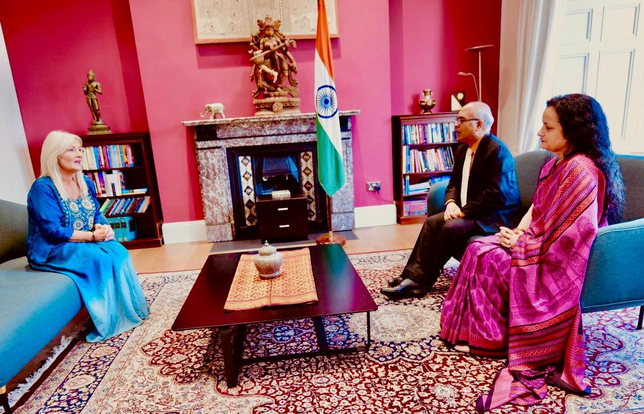 साड़ी महोत्सव में पहुंची आयरिश संसद की अध्यक्ष ने की संसदीय सहयोग पर चर्चा 2 IMG 20251010 WA0059