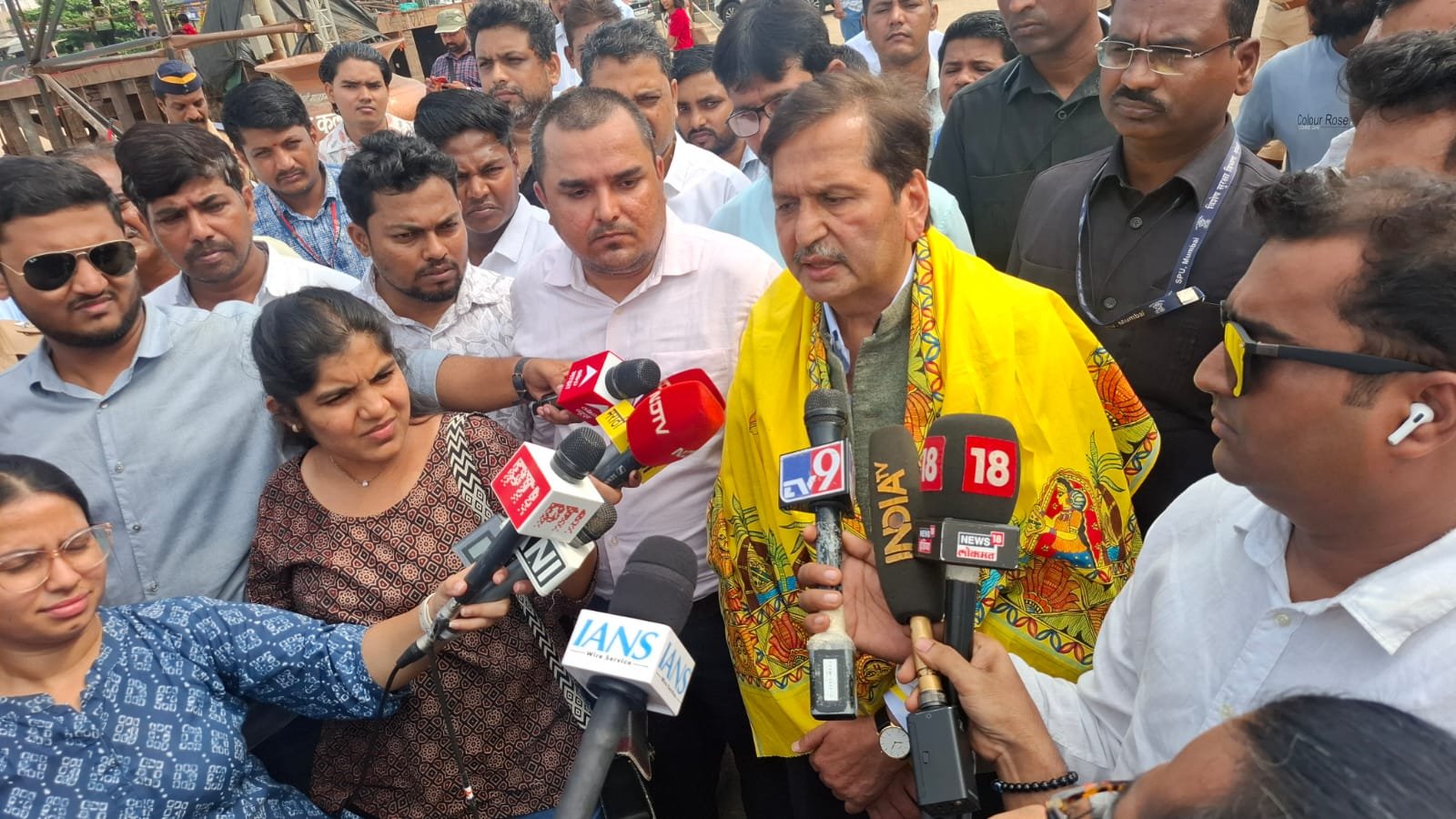 वंदे मातरम पर गरमाई महाराष्ट्र की सियासत, आज़मी पर भड़के मंत्री लोढा 2 IMG 20251025 WA0029